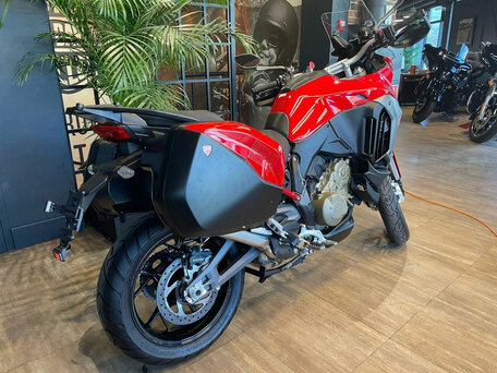 2026 Ducati Multistrada V4, красный, 2950000 рублей, вид 4