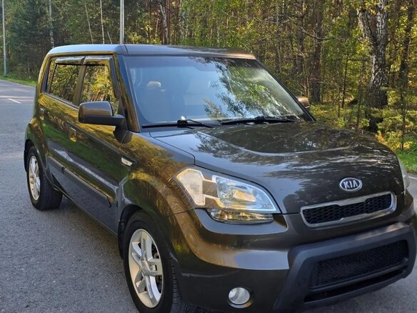 2010 Kia Soul I, коричневый - вид 1