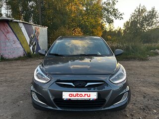 2013 Hyundai Solaris I, серый, 680000 рублей, вид 3