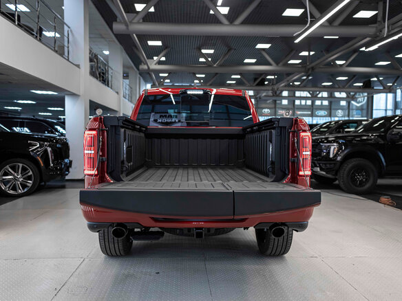 2026 Ram 1500 Crew Cab V Рестайлинг, красный - вид 8