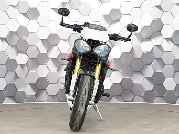 2016 Triumph Speed Triple, белый - вид 4