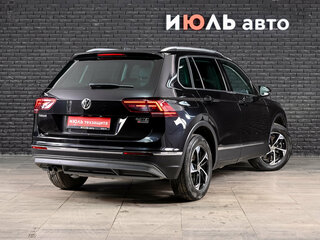 2018 Volkswagen Tiguan II, чёрный, 2605000 рублей, вид 4