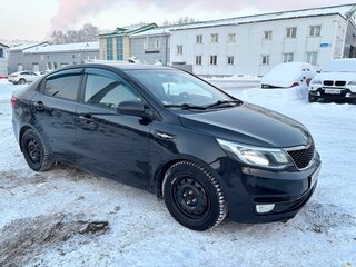 2016 Kia Rio III Рестайлинг, чёрный, 940000 рублей, вид 3