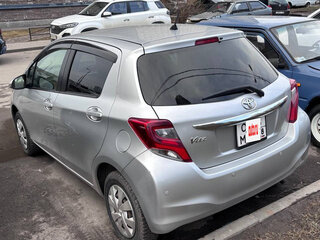2016 Toyota Vitz III (XP130) Рестайлинг, серебристый, 1000000 рублей, вид 3