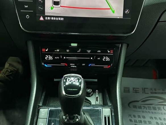 2021 Skoda Superb III Рестайлинг, серебристый, 1890000 рублей - вид 15