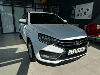 2023 Lada (ВАЗ) Vesta I Рестайлинг (NG), белый, 995000 рублей, вид 3