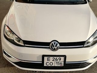 2018 Volkswagen Golf VII Рестайлинг, белый, 1900000 рублей, вид 2