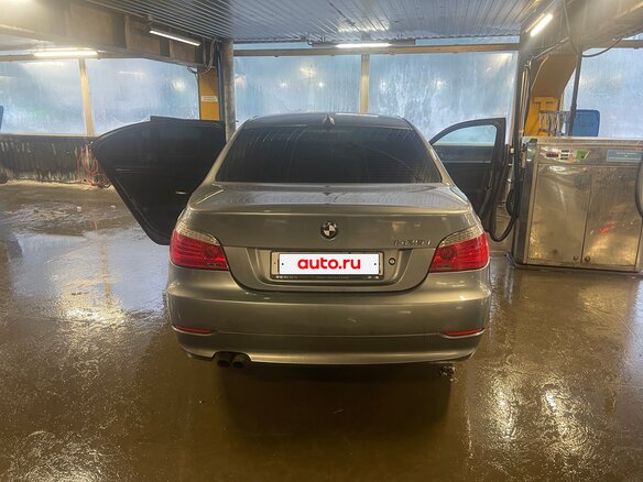 2009 BMW 5 серии 525i V (E60/E61) Рестайлинг, серый, 860000 рублей - вид 2
