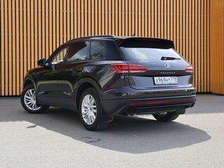 2021 Volkswagen Touareg III, чёрный, 6200000 рублей, вид 4