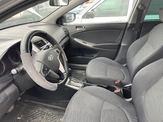 2016 Hyundai Solaris I Рестайлинг, серебристый, 542000 рублей, вид 3
