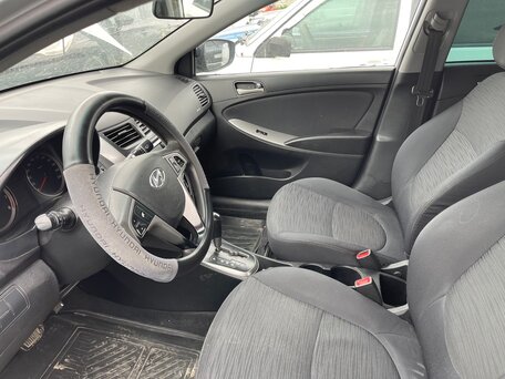 2016 Hyundai Solaris I Рестайлинг, серебристый, 542000 рублей, вид 3