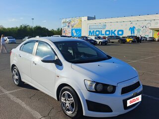 2013 Chevrolet Aveo II, белый, 700000 рублей, вид 3