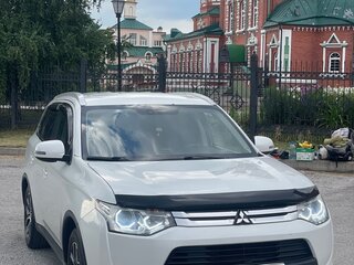 2014 Mitsubishi Outlander III Рестайлинг, белый, 1450000 рублей, вид 1