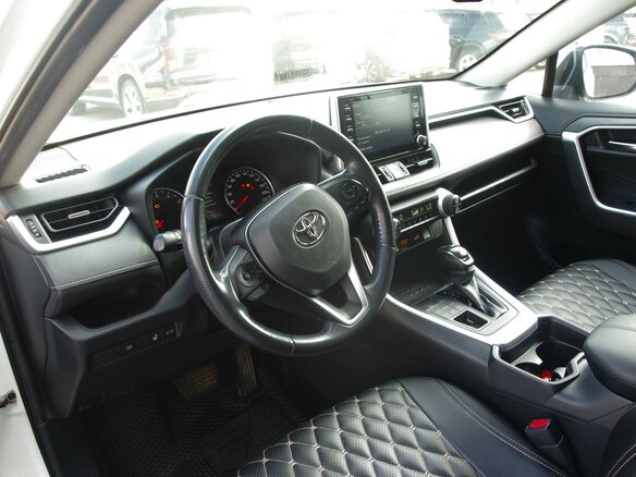 2021 Toyota RAV4 V (XA50), белый - вид 5