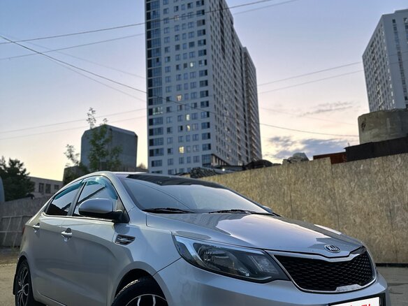 2016 Kia Rio III Рестайлинг, серебристый, 960000 рублей - вид 1