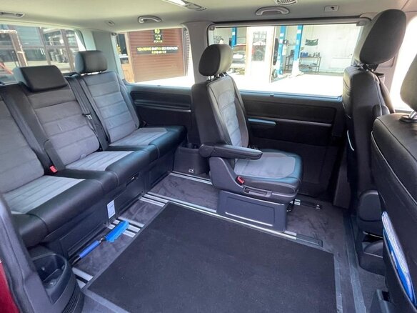 2019 Volkswagen Multivan T6 Рестайлинг, красный, 5250000 рублей - вид 33