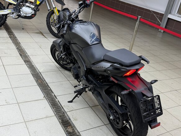 2020 Bajaj Dominar 400, чёрный, 305000 рублей - вид 4