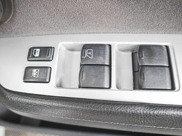 2004 Nissan Tiida Latio I, белый - вид 17