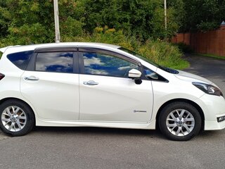 2018 Nissan Note e-Power II Рестайлинг, белый, 1200000 рублей, вид 4