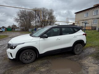 2023 Kia Seltos I Рестайлинг, белый, 3000000 рублей, вид 3