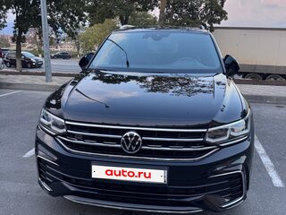 2021 Volkswagen Tiguan II Рестайлинг, чёрный, 3700000 рублей, вид 2
