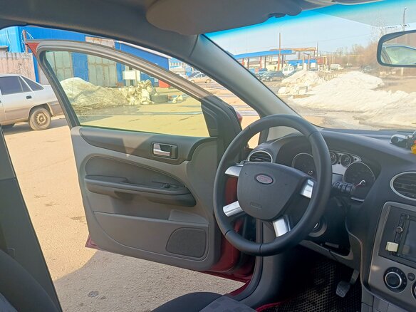2008 Ford Focus II Рестайлинг, красный, 350000 рублей - вид 16