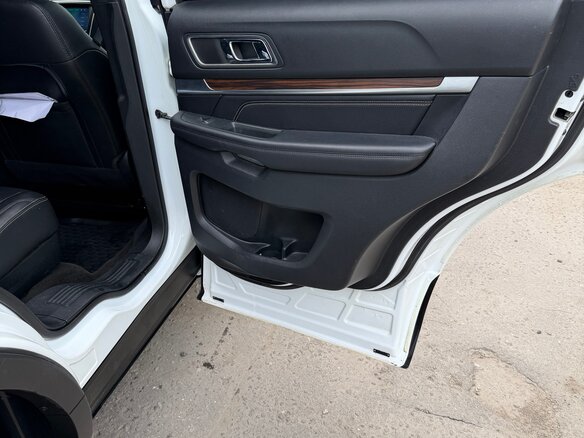 2018 Ford Explorer V Рестайлинг 2, белый, 3000000 рублей - вид 9