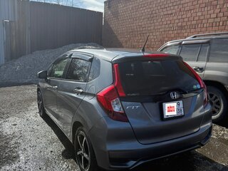 2018 Honda Fit III Рестайлинг, серый, 970000 рублей, вид 3