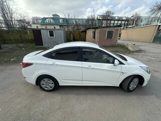 2014 Hyundai Solaris I Рестайлинг, белый, 950000 рублей, вид 4