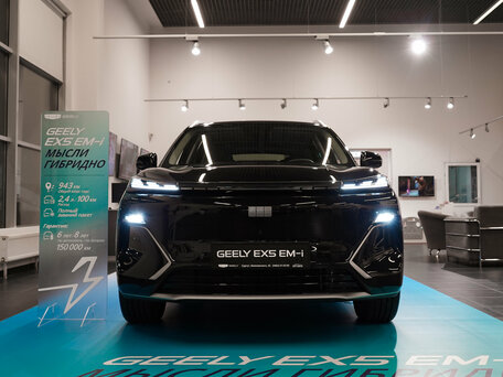 2026 Geely EX5 Гибрид EM-i, чёрный, 3669990 рублей, вид 2