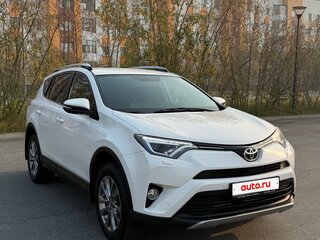 2018 Toyota RAV4 IV (XA40) Рестайлинг, белый, 2700000 рублей, вид 3