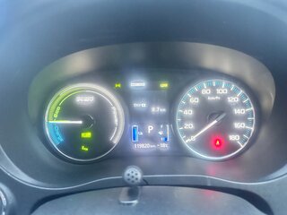 2018 Mitsubishi Outlander PHEV III Рестайлинг 2, серебристый, 2350000 рублей, вид 3