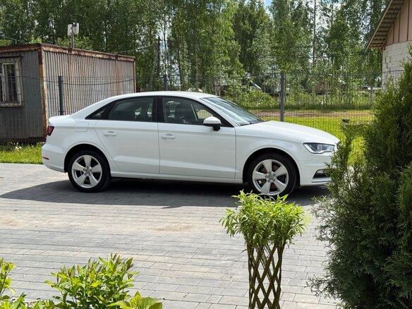 2016 Audi A3 III (8V), белый, 1900000 рублей