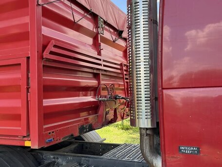 1999 Volvo VNL, красный, 3000000 рублей, вид 4