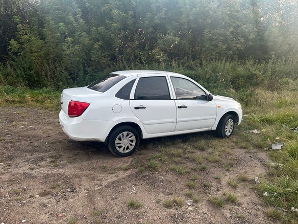 2013 Lada (ВАЗ) Granta I, белый, 270000 рублей - вид 3