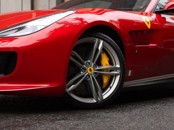 2017 Ferrari GTC4Lusso, красный, 31000000 рублей - вид 18