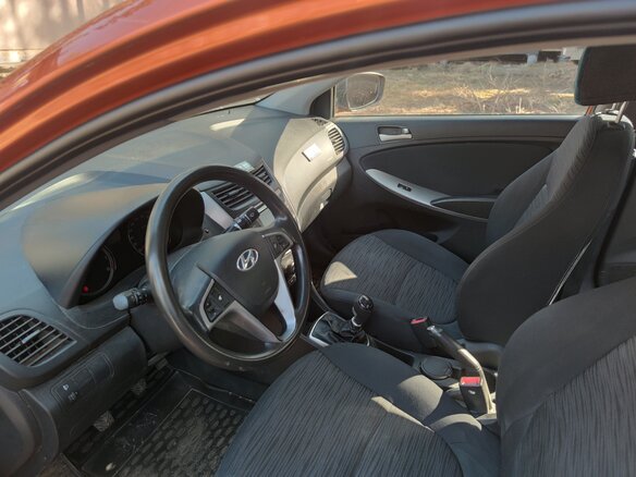 2014 Hyundai Solaris I Рестайлинг, оранжевый, 1090000 рублей - вид 2