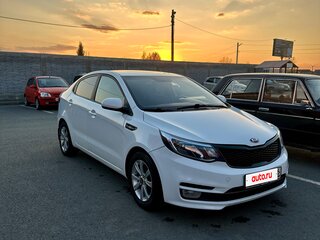 2016 Kia Rio III Рестайлинг, белый, 795000 рублей, вид 3