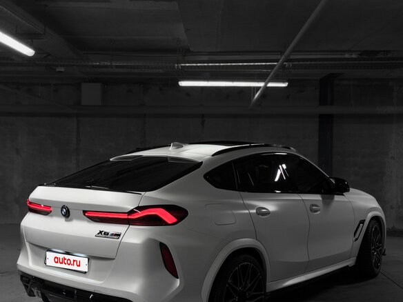 2020 BMW X6 M Competition III (F96), белый, 9700000 рублей - вид 3