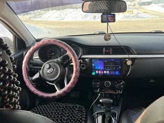 2021 Kia Rio IV Рестайлинг, чёрный, 1200000 рублей, вид 5