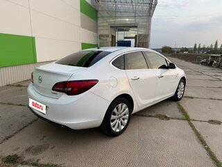 2013 Opel Astra J Рестайлинг, белый, 680000 рублей, вид 2