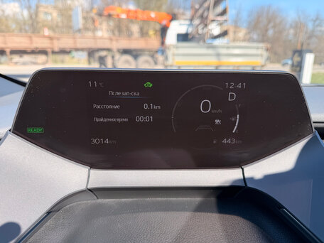 2025 Toyota Prius V (XW60), серебристый, 4690000 рублей, вид 2