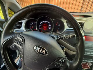 2017 Kia Ceed II Рестайлинг, белый, 1100000 рублей, вид 5