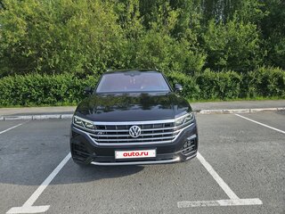 2019 Volkswagen Touareg III, чёрный, 5990000 рублей, вид 2