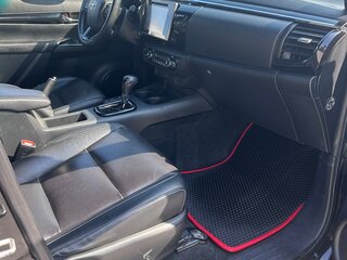 2018 Toyota Hilux VIII, чёрный, 4000000 рублей, вид 4