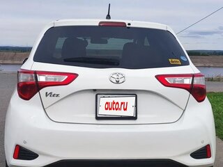 2019 Toyota Vitz III (XP130) Рестайлинг 2, белый, 905000 рублей, вид 4