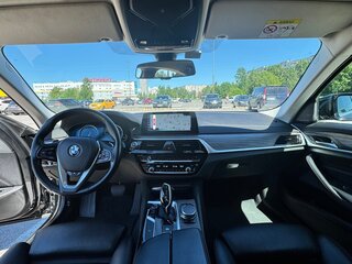 2017 BMW 5 серии 530i xDrive VII (G30/G31/G38), чёрный, 3380000 рублей, вид 2