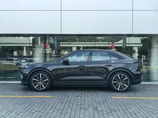 2025 Porsche Macan 4 II, чёрный, 12100000 рублей, вид 4