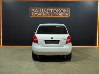 2011 Skoda Fabia II Рестайлинг, белый, 300000 рублей, вид 5