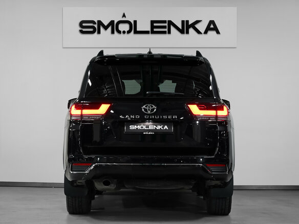 2022 Toyota Land Cruiser 300 Series, чёрный - вид 4